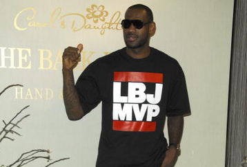 NEW YORK - JUNE 16:  NBA basketball player, Lebron James visits the hand and foot spa at Carol's Daughter on June 16, 2009 in New York City.  (Photo by Joe Corrigan/Getty Images)