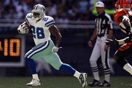 IRVING, TX - OCTOBER 05:  Running back Felix Jones #28 of the Dallas Cowboys runs for a touchdown against the Cincinnati Bengals at Texas Stadium on October 5, 2008 in Irving, Texas.  (Photo by Ronald Martinez/Getty Images)