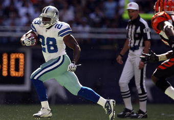 IRVING, TX - OCTOBER 05:  Running back Felix Jones #28 of the Dallas Cowboys runs for a touchdown against the Cincinnati Bengals at Texas Stadium on October 5, 2008 in Irving, Texas.  (Photo by Ronald Martinez/Getty Images)