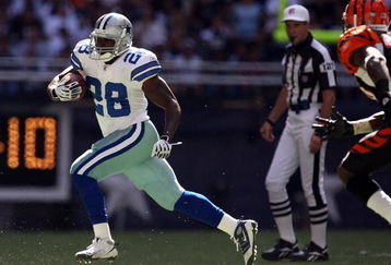 IRVING, TX - OCTOBER 05:  Running back Felix Jones #28 of the Dallas Cowboys runs for a touchdown against the Cincinnati Bengals at Texas Stadium on October 5, 2008 in Irving, Texas.  (Photo by Ronald Martinez/Getty Images)