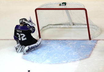 GLENDALE, AZ - APRIL 02:  Goaltender Jonathan Quick #32 of the Los Angeles Kings reacts after allowing a second period goal to the Phoenix Coyotes during the NHL game at Jobing.com Arena on April 2, 2009 in Glendale, Arizona. The Coyotes defeated the Kings 2-1. (Photo by Christian Petersen/Getty Images)