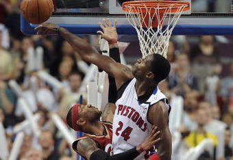 AUBURN HILLS, MI - APRIL 24:  Antonio McDyess #24 of the Detroit Pistons blocks the shot of Mo Williams #2 of the Cleveland Cavaliers during Game Three of the Eastern Conference Quarterfinals during the 2009 NBA Playoffs at the Palace of Auburn Hills on April 24, 2009 in Auburn Hills, Michigan. Cleveland won the game 79-68 to take a 3-0 series lead. NOTE TO USER: User expressly acknowledges and agrees that, by downloading and or using this photograph, User is consenting to the terms and conditions of the Getty Images License Agreement.  (Photo by Gregory Shamus/Getty Images)