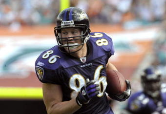 MIAMI, FL - JANUARY 4:  Tight end Todd Heap #86 of the Baltimore Ravens rushes upfield with a pass against the Miami Dolphins in an AFC wild card game at Dolphins Stadium January 4, 2009 in Miami, Floirda.  (Photo by Al Messerschmidt/Getty Images)