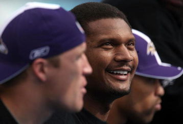 SAN DIEGO - NOVEMBER 25:  Quarterback Steve McNair #9 of the Baltimore Ravens looks on from the sidelines against the San Diego Chargers during their NFL Game at Qualcomm Stadium November 25, 2007 in San Diego, California.  (Photo by Donald Miralle/Getty Images)