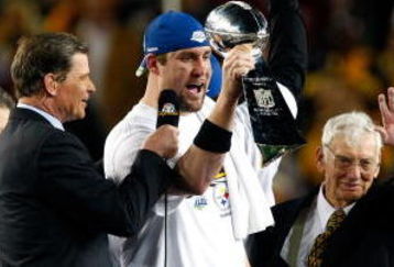 TAMPA, FL - FEBRUARY 01:  Santonio Holmes #10, Ben Roethlisberger #7 and team owner Dan Rooney of the Pittsburgh Steelers celebrate with the Vince Lonbardi trophy after the defeated the Arizona Cardinals 27-23 during Super Bowl XLIII on February 1, 2009 at Raymond James Stadium in Tampa, Florida.  (Photo by Win McNamee/Getty Images)