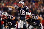 FOXBORO, MA - NOVEMBER 25:  Tom Brady #12 of the New England Patriots calls a play at the line against the Philadelphia Eagles at Gillette Stadium on November 25, 2007 in Foxboro, Massachusetts.  (Photo by Elsa/Getty Images)