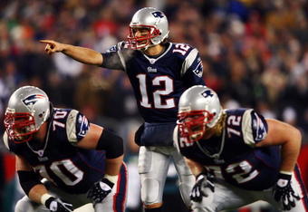 FOXBORO, MA - NOVEMBER 25:  Tom Brady #12 of the New England Patriots calls a play at the line against the Philadelphia Eagles at Gillette Stadium on November 25, 2007 in Foxboro, Massachusetts.  (Photo by Elsa/Getty Images)