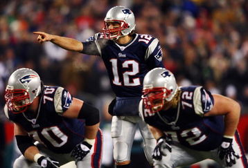FOXBORO, MA - NOVEMBER 25:  Tom Brady #12 of the New England Patriots calls a play at the line against the Philadelphia Eagles at Gillette Stadium on November 25, 2007 in Foxboro, Massachusetts.  (Photo by Elsa/Getty Images)