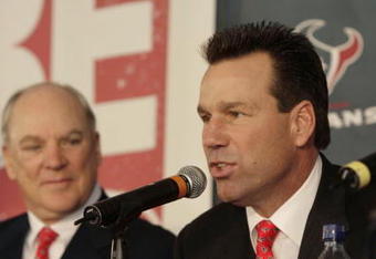 HOUSTON - JANUARY 26:  Houston Texans owner Bob McNair (L) announces Gary Kubiak to be the head coach of the Houston Texas on January 26, 2006 in Houston, Texas. (Photo by Bill Baptist/Getty Images)  