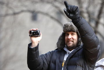 PITTSBURGH - FEBRUARY 03:  Ben Roethlisberger #7 of the Pittsburgh Steelers acknowleges the crowd during a parade to celebrate winning Super Bowl XLIII on February 3, 2009 in Pittsburgh, Pennsylvania.  (Photo by Gregory Shamus/Getty Images)