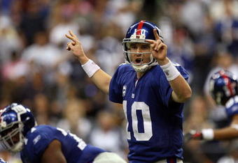 IRVING, TX - DECEMBER 14: Quarterback Eli Manning #10  of the New York Giants during play against the Dallas Cowboys at Texas Stadium on December 14, 2008 in Irving, Texas.  (Photo by Ronald Martinez/Getty Images)