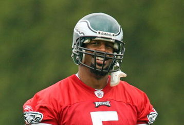 PHILADELPHIA - MAY 1: Quarterback Donovan McNabb #5 of the Philadelphia Eagles practices during mini camp at the NovaCare Complex on May 1, 2009 in Philadelphia, Pennsylvania.  (Photo by Hunter Martin/Getty Images)
