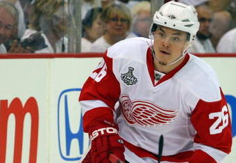 PITTSBURGH - JUNE 09:  Jiri Hudler #26 of the Detroit Red Wings skates against the Pittsburgh Penguins during Game Six of the NHL Stanley Cup Finals at the Mellon Arena on June 9, 2009 in Pittsburgh, Pennsylvania.  (Photo by Jim McIsaac/Getty Images)