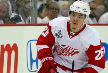 PITTSBURGH - JUNE 09:  Jiri Hudler #26 of the Detroit Red Wings skates against the Pittsburgh Penguins during Game Six of the NHL Stanley Cup Finals at the Mellon Arena on June 9, 2009 in Pittsburgh, Pennsylvania.  (Photo by Jim McIsaac/Getty Images)