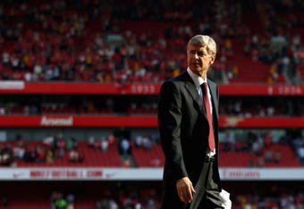 LONDON, ENGLAND - MAY 24:  Arsenal Manager Arsene Wenger looks on after the Barclays Premier League match between Arsenal and Stoke City at Emirates Stadium on May 24, 2009 in London, England.  (Photo by Ryan Pierse/Getty Images)