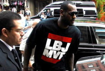 NEW YORK - JUNE 16:  NBA basketball player, Lebron James visits the hand and foot spa at Carol's Daughter on June 16, 2009 in New York City.  (Photo by Joe Corrigan/Getty Images)