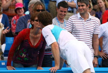 LONDON, ENGLAND - JUNE 14:  Andy Murray of Great Britain kisses his mother Jody Murray after winning the match and the Championship during the men's final match against James Blake of USA on Day 7 of the AEGON Championship at Queens Club on June 14, 2009 in London, England.  (Photo by Julian Finney/Getty Images)