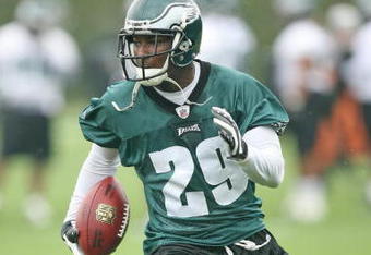 PHILADELPHIA - MAY 1: Running back LeSean McCoy #29 of the Philadelphia Eagles runs the ball during minicamp practice at the NovaCare Complex on May 1, 2009 in Philadelphia, Pennsylvania. (Photo by Hunter Martin/Getty Images)