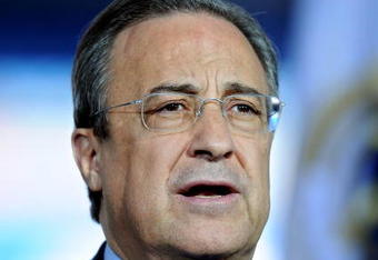 MADRID, SPAIN - JUNE 02:  Real Madrid president Florentino Perez speaks a word of welcome during the presentation of the new Real Madrid coach Manuel Pellegrini at the Santiago Bernabeu stadium on June 2, 2009 in Madrid, Spain. The 55-year-old former Villarreal coach Pellegrini has signed a two-year deal with Los Merengues.  (Photo by Jasper Juinen/Getty Images)