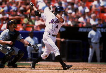 19 Jul 2001:  Robin Ventura #4 of the New York Mets at bat during the game against the Florida Marlins at Shea Stadium in Flushing, New York. The Marlins defeated the Mets 8-3.Mandatory Credit: Ezra Shaw  /Allsport