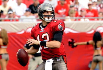 TAMPA, FL -  DECEMBER 30: Quarterback Luke McCown #12 of the Tampa Bay Buccaneers sets to pass against the Carolina Panthers at Raymond James Stadium December 30, 2007 in Tampa, Florida.  The Panthers won 31 - 23. (Photo by Al Messerschmidt/Getty Images)
