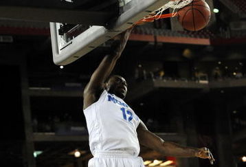 GLENDALE, AZ - MARCH 26:  Guard Tyreke Evans #12 of the Memphis Tigers dunks the ball against the Missouri Tigers in the Sweet 16 of the NCAA Division I Men's Basketball Tournament at the University of Phoenix Stadium on March 26, 2009 in Glendale, Arizona.  (Photo by Ronald Martinez/Getty Images)