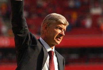 LONDON, ENGLAND - MAY 24:  Arsene Wenger,manager of Arsenal, waves to the fans after the Barclays Premier League match between Arsenal and Stoke City at Emirates Stadium on May 24, 2009 in London, England.  (Photo by Ryan Pierse/Getty Images)