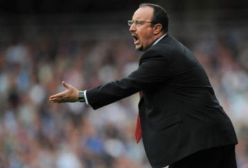 LONDON, ENGLAND - MAY 09:  Liverpool manager Rafael Benitez shouts orders to his team during the Barclays Premier League match between West Ham United and Liverpool at Upton Park on May 9, 2009 in London, England.  (Photo by Shaun Botterill/Getty Images)