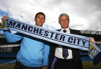MANCHESTER, ENGLAND - JUNE 11:  Mark Hughes (R), manager of Manchester City unveils new signing Gareth Barry at a Press conference at the City of Manchester Stadium on June 11, 2009 in Manchester, England.  (Photo by Matthew Lewis/Getty Images)