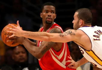 LOS ANGELES, CA - MAY 17:  Aaron Brooks #0 of the Houston Rockets looks to pass as he is covered by Jordan Farmar #5 of the Los Angeles Lakers in Game Seven of the Western Conference Semifinals during the 2009 NBA Playoffs at Staples Center on May 17, 2009 in Los Angeles, California. NOTE TO USER: User expressly acknowledges and agrees that, by downloading and or using this photograph, User is consenting to the terms and conditions of the Getty Images License Agreement.  (Photo by Stephen Dunn/Getty Images)
