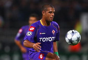 LYON, FRANCE - SEPTEMBER 17: Felipe Melo of Fiorentina during the UEFA Champions League Group F match between Lyon and Fiorentina at the Stade de Gerland on September 17, 2008 in Lyon, France.  (Photo by Michael Steele/Getty Images)