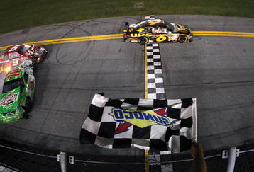 DAYTONA BEACH, FL - JULY 04:  Kyle Busch, driver of the Interstate Batteries Toyota, crashes into the wall on the final lap as he crosses the finish line and Kasey Kahne, driver of the #9 Budweiser Dodge, crashes into the back of him during the NASCAR Sprint Cup Series 51st Annual Coke Zero 400 at Daytona International Speedway on July 4, 2009 in Daytona Beach, Florida.  (Photo by Streeter Lecka/Getty Images)