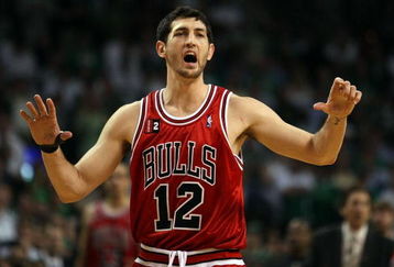 BOSTON - APRIL 28:  Kirk Hinrich #12 of the Chicago Bulls directs his teammates against the Boston Celtics in Game Five of the Eastern Conference Quarterfinals during the 2009 NBA Playoffs at TD Banknorth Garden on April 28, 2009 in Boston, Massachusetts. The Celtics defeated the Bulls 106-104 in overtime. NOTE TO USER: User expressly acknowledges and agrees that, by downloading and or using this photograph, User is consenting to the terms and conditions of the Getty Images License Agreement.  (Photo by Elsa/Getty Images)