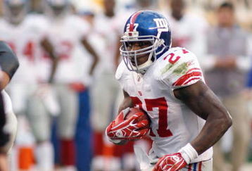 PITTSBURGH - OCTOBER 26:  Brandon Jacobs #27 of the New York Giants carries the ball during the game against the Pittsburgh Steelers at Heinz Field on October 26, 2008 in Pittsburgh, Pennsylvania. (Photo by: Rick Stewart/Getty Images)