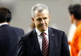 ATLANTA - JUNE 24:  Head coach Javier Aguirre of Mexico against Venezuela during their international friendly match at Georgia Dome on June 24, 2009 in Atlanta, Georgia.  (Photo by Kevin C. Cox/Getty Images)