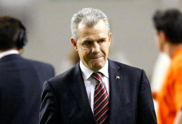 ATLANTA - JUNE 24:  Head coach Javier Aguirre of Mexico against Venezuela during their international friendly match at Georgia Dome on June 24, 2009 in Atlanta, Georgia.  (Photo by Kevin C. Cox/Getty Images)