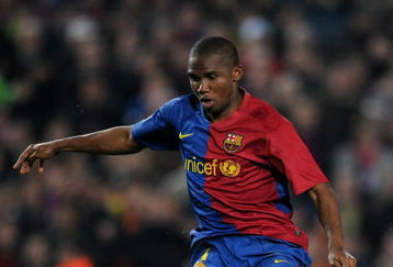 BARCELONA, SPAIN - MARCH 11:  Samuel Eto'o of Barcelona controls the ball during the UEFA Champions League, First knock-out round, second leg match between Barcelona and Lyon at the Camp Nou stadium on March 11, 2009 in Barcelona, Spain. Barcelona won the match 5-2.  (Photo by Jasper Juinen/Getty Images)