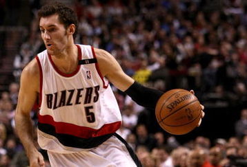 PORTLAND, OR - NOVEMBER 19:  Rudy Fernandez #5  of the Portland Trail Blazers drives to the basket during the game against the Chicago Bulls at the Rose Garden on November 6, 2008 in Portland, Oregon.  NOTE TO USER: User expressly acknowledges and agrees that, by downloading and or using this Photograph, user is consenting to the terms and conditions of the Getty Images License Agreement.  (Photo by Jonathan Ferrey/Getty Images)