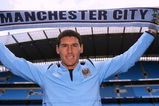 MANCHESTER, ENGLAND - JUNE 11:  New Manchester City signing Gareth Barry holds a scarf as he is unveilled during a Press conference at the City of Manchester Stadium on June 11, 2009 in Manchester, England.  (Photo by Matthew Lewis/Getty Images)