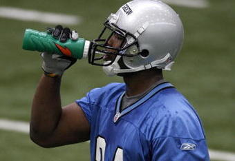 ALLEN PARK, MI - MAY 01:  Brandon Pettigrew #84 of the Detroit Lions takes a drink during rookie orientation camp at the Detroit Lions Headquarters and Training Facility on May 1, 2009 in Allen Park, Michigan.  (Photo by Gregory Shamus/Getty Images)
