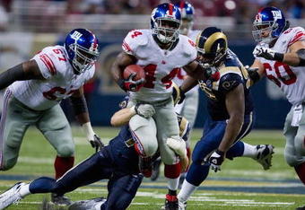 ST. LOUIS, MO - SEPTEMBER 14:  Ahmad Bradshaw #44 of the New York Giants rushes against the St. Louis Rams at the Edward Jones Dome on September 14, 2008 in St. Louis, Missouri.  The Giants beat the Rams 41-13.   (Photo by Dilip Vishwanat/Getty Images)
