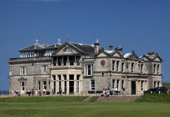 ST ANDREWS, UNITED KINGDOM - JULY 02:  The Royal and Ancient Golf Club of St Andrews Clubhouse and the green on the par 4, 18th hole on the Old Course on July 2, 2009 in St Andrews, Scotland. (Photo by David Cannon/Getty Images)