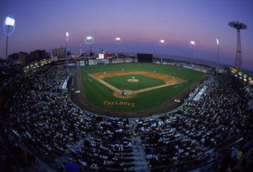 25 Jun 2001:  A general view of the new Keyspan baseball park marking the return of professional baseball to Brooklyn 44 years after the Dodgers left for Los Angeles built adjacent to Coney Island for the Brooklyn Cyclones during the Minor League Class A baseball game against the Mahoning Valley Scrappers in Brooklyn, New York.  The Cyclones defeated the Scrappers 3-2.Mandatory Credit: Al Bello  /Allsport