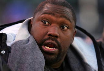 OAKLAND, CA - DECEMBER 17:  Warren Sapp #99 of the Oakland Raiders talks with teammates on the sidelines toward the end of the NFL game against the St. Louis Rams at McAfee Coliseum December 17, 2006 in Oakland, California.  (Photo by Jed Jacobsohn/Getty Images)
