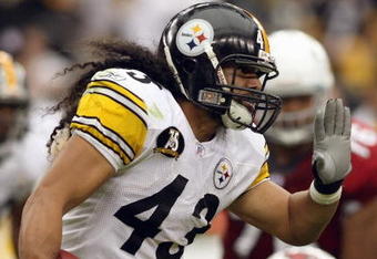 GLENDALE, AZ - SEPTEMBER 30: Troy Polamalu #43 of the Pittsburgh Steelers carries the ball during the game against the Arizona Cardinals at University of Phoenix Stadium on September 30, 2007 in Glendale, Arizona. (Photo by Jonathan Ferrey/Getty Images)