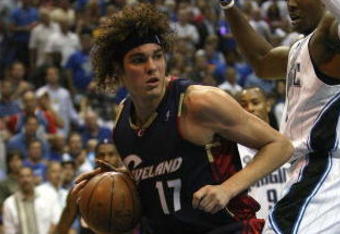 ORLANDO, FL - MAY 30:  Anderson Varejao #17 of the Cleveland Cavaliers handles the ball against Dwight Howard #12 of the Orlando Magic in Game Six of the Eastern Conference Finals during the 2009 Playoffs at Amway Arena on May 30, 2009 in Orlando, Florida. NOTE TO USER: User expressly acknowledges and agrees that, by downloading and or using this photograph, User is consenting to the terms and conditions of the Getty Images License Agreement  (Photo by Elsa/Getty Images)