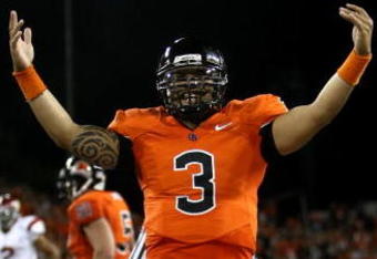CORVALIS, OR - SEPTEMBER 25:  Quarterback Lyle Moevao #3 of the Oregon State Beavers celebrates a fourth quarter touchdown against the Southern California Trojans at Reser Stadium on September 25, 2008 in Corvalis, Oregon.  (Photo by Jonathan Ferrey/Getty Images)