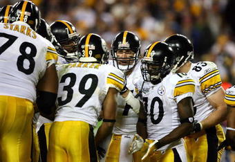 TAMPA, FL - FEBRUARY 01:  Ben Roethlisberger #7 of the Pittsburgh Steelers talks with his players in the huddle against the Arizona Cardinals during Super Bowl XLIII on February 1, 2009 at Raymond James Stadium in Tampa, Florida.  (Photo by Al Bello/Getty Images)