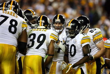 TAMPA, FL - FEBRUARY 01:  Ben Roethlisberger #7 of the Pittsburgh Steelers talks with his players in the huddle against the Arizona Cardinals during Super Bowl XLIII on February 1, 2009 at Raymond James Stadium in Tampa, Florida.  (Photo by Al Bello/Getty Images)
