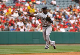ANAHEIM, CA - MAY 31:  Yuniesky Betancourt #7 of the Seattle Mariners throws to first base against the Los Angeles Angels of Anaheim at Angel Stadium on May 31, 2009 in Anaheim, California.  (Photo by Jeff Gross/Getty Images)